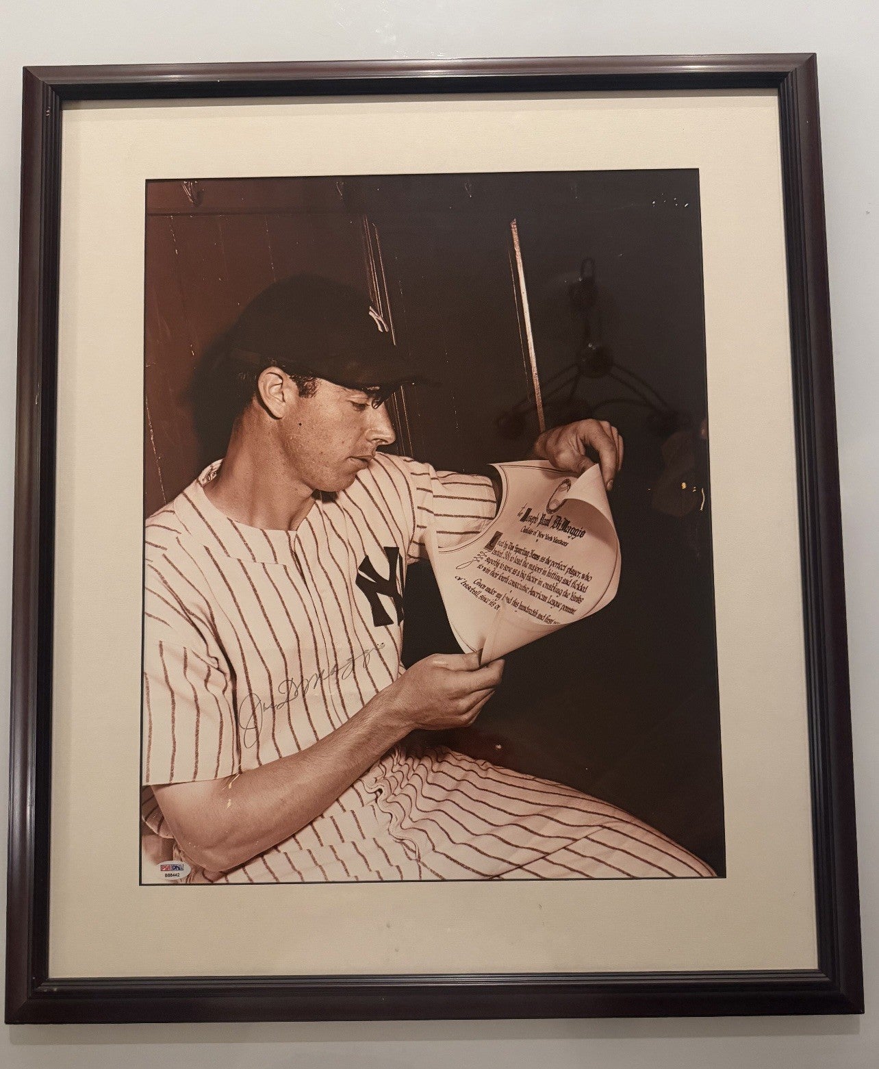 Joe DiMaggio Yankees Autographed signed  16X20 Photo Custom Framed PSA LOA