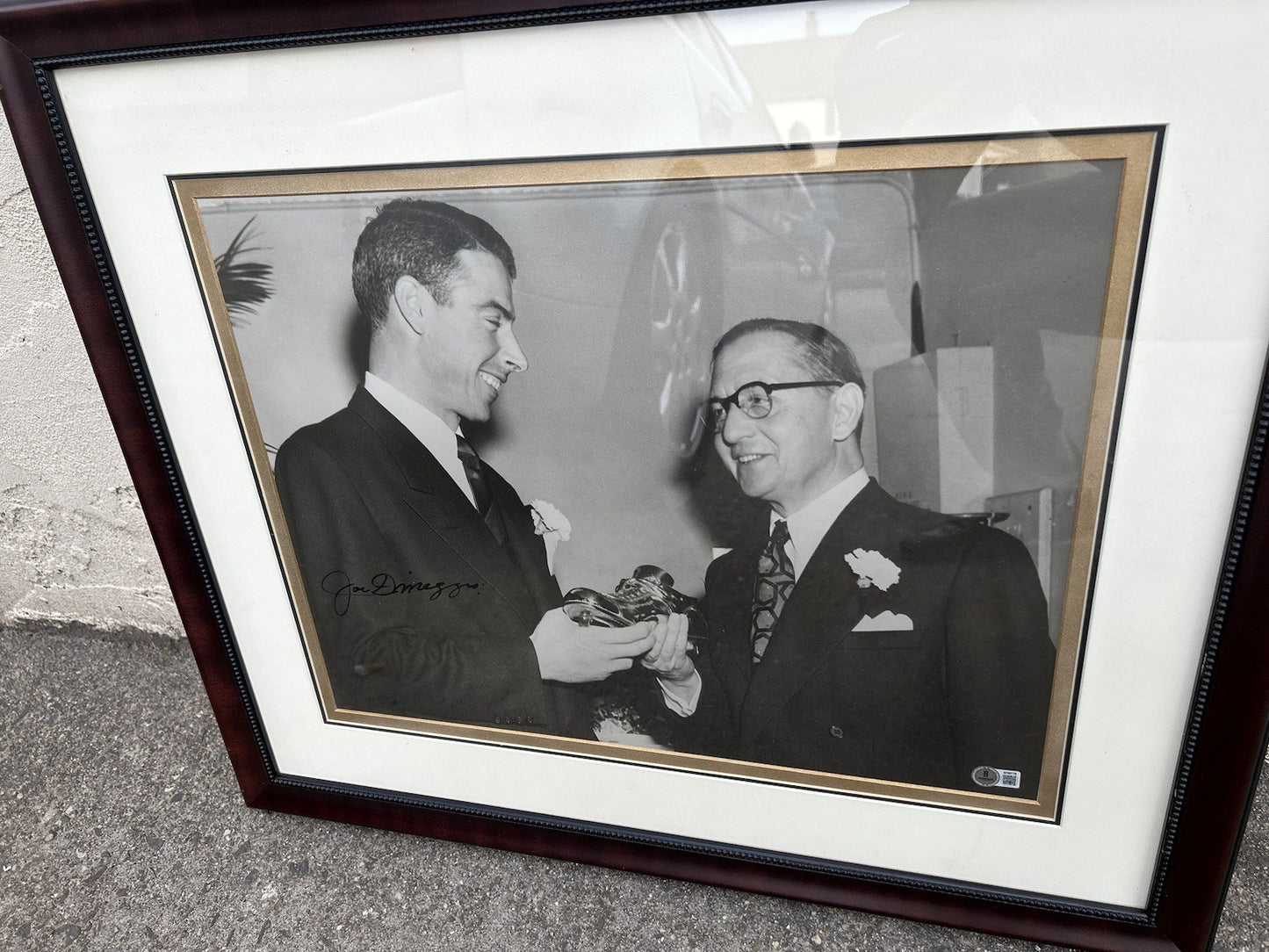 Joe DiMaggio Yankees Autographed signed  16X20 Photo Custom Framed Beckett LOA