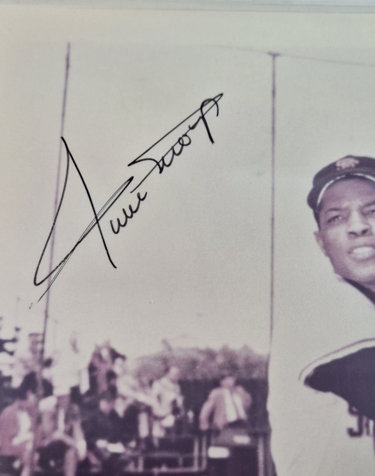 WILLIE MAYS SIGNED IN BLACK ROOKIE 8X10 PHOTO JSA &BAS #8957