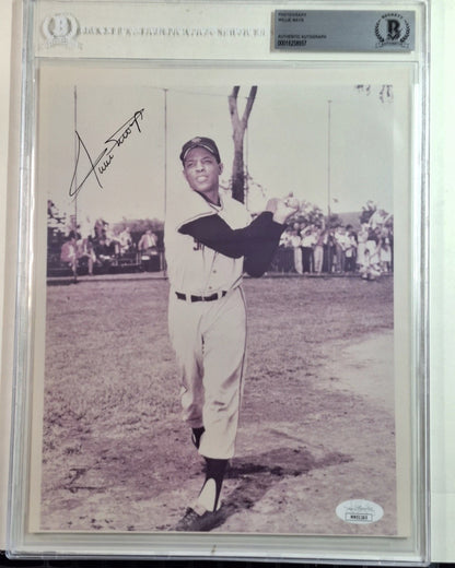 WILLIE MAYS SIGNED IN BLACK ROOKIE 8X10 PHOTO JSA &BAS #8957