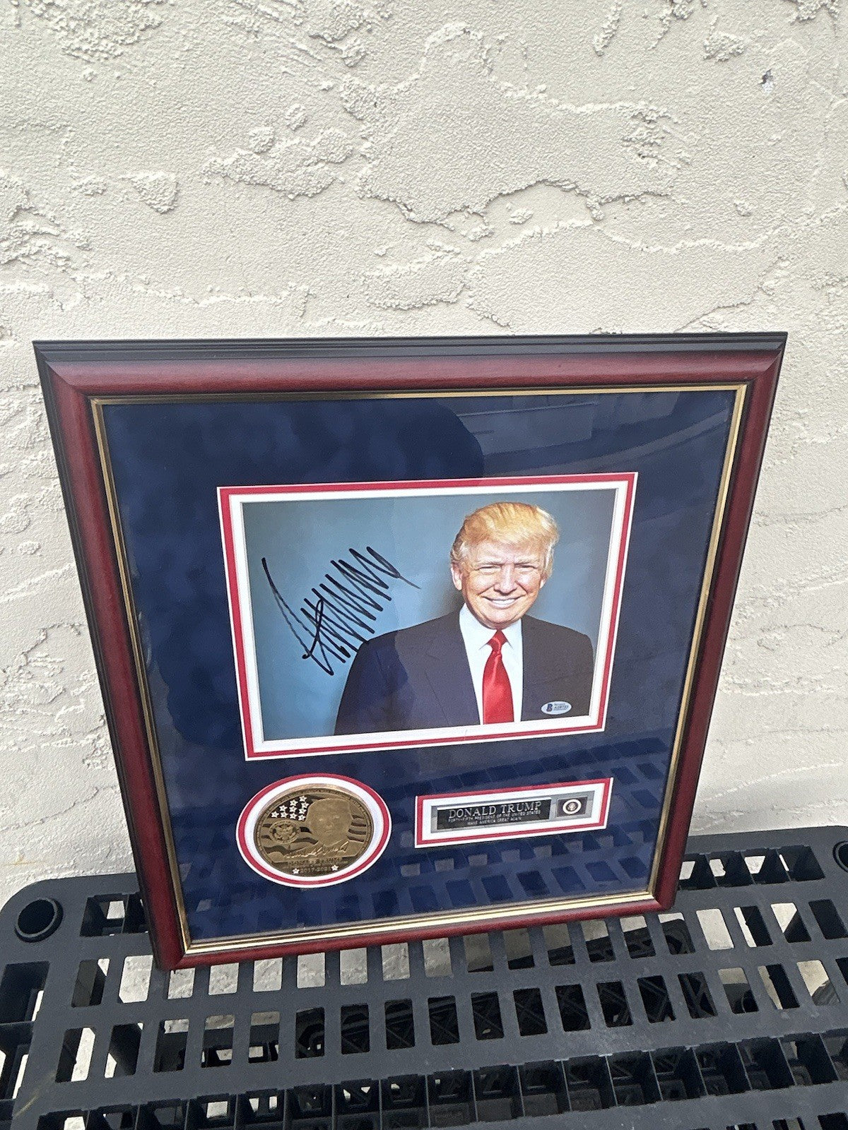 PRESIDENT DONALD TRUMP SIGNED PHOTO 8X10 AUTOGRAPH CUSTOM FRAMED BAS LOA RARE
