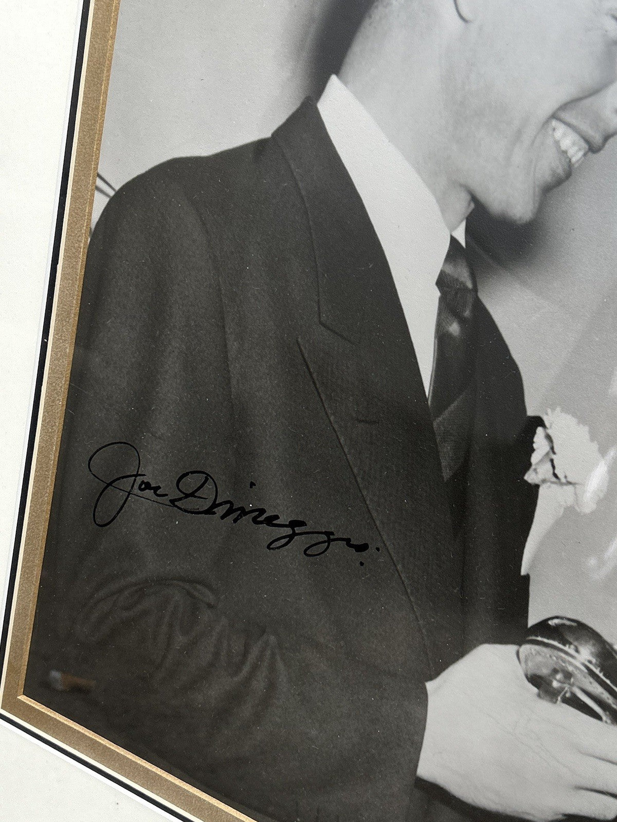 Joe DiMaggio Yankees Autographed signed  16X20 Photo Custom Framed Beckett LOA