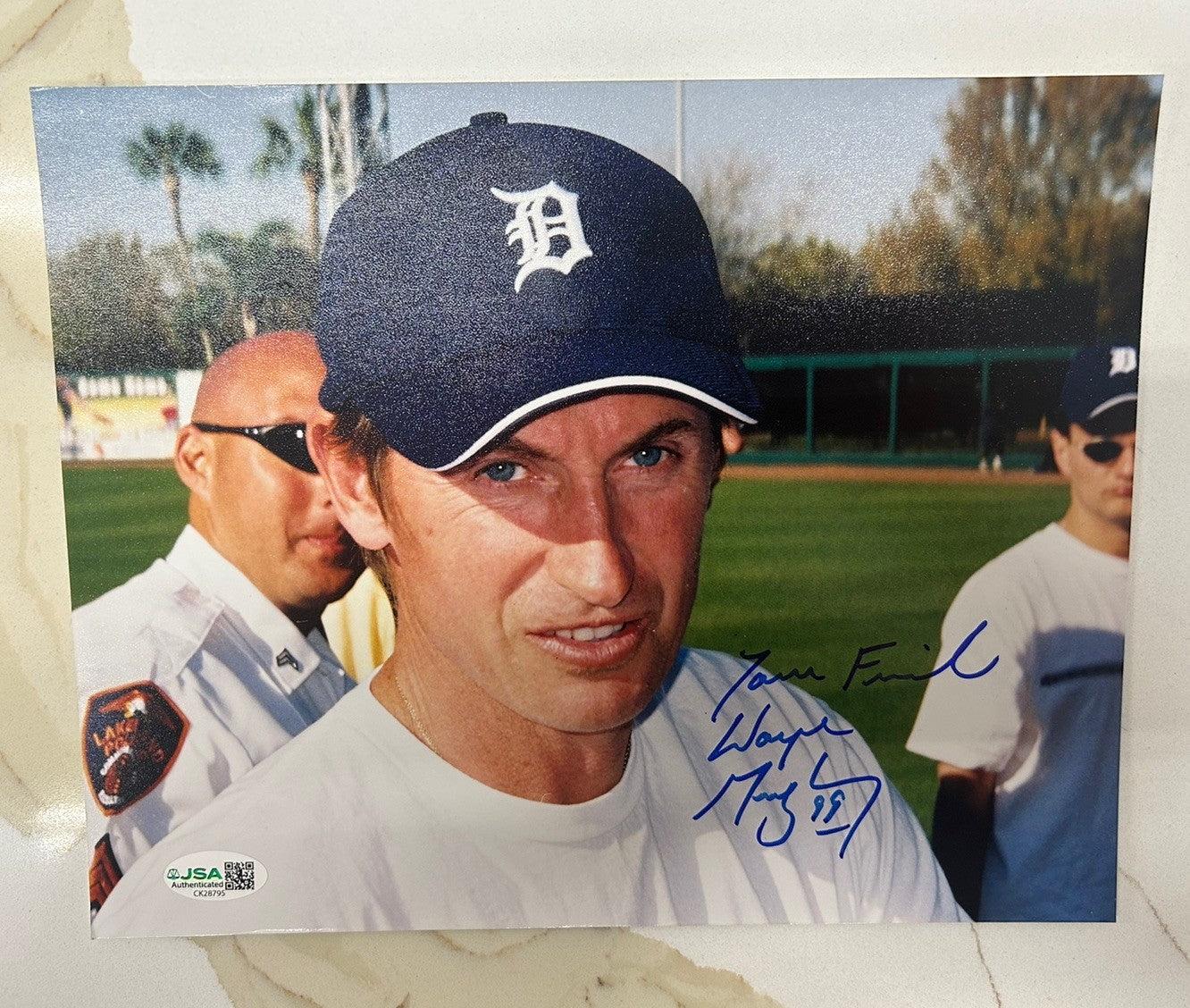 Wayne Gretzky signed 8x10 Photo JSA COA Kings Hockey HOF Auto